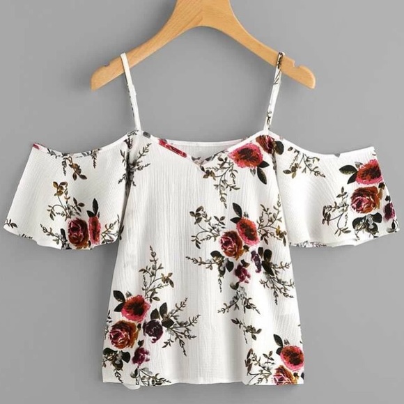 ROMWE Tops - 5️⃣/$1️⃣5️⃣ Floral Off the Shoulders Top